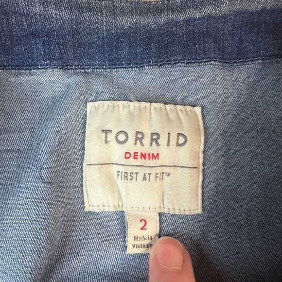 Torrid Denim 2X Cropped Jean Jacket Blue Stretch Button Front Plus Fall - Picture 3 of 5